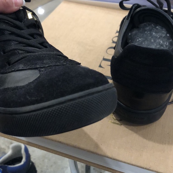 Authentic Louis Vuitton fits like a size 9 men - Picture 7 of 9